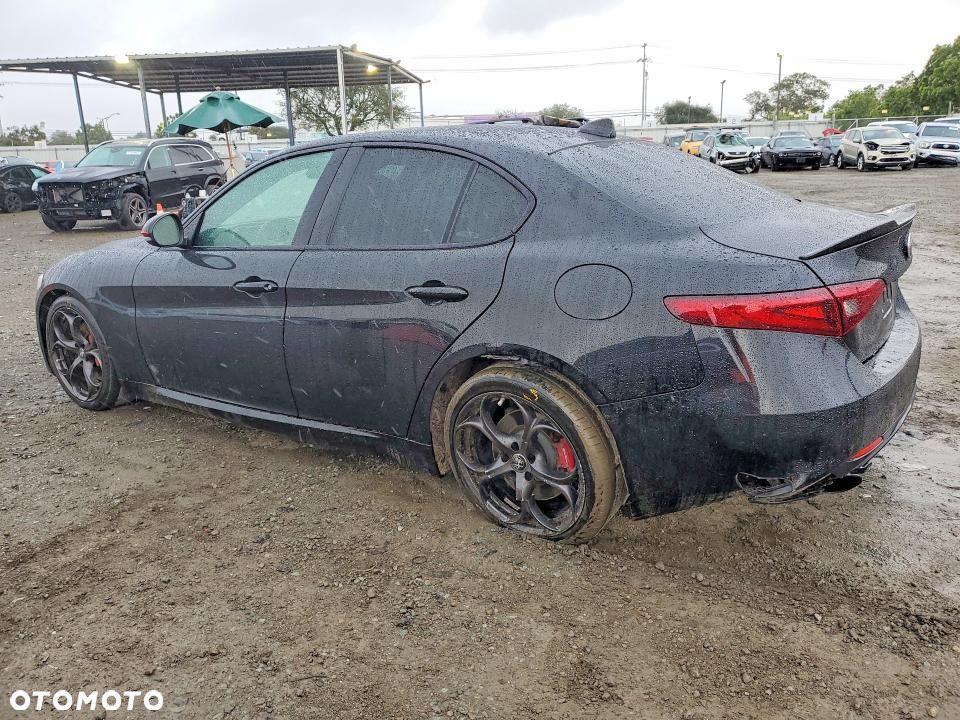 Alfa Romeo Giulia - 5
