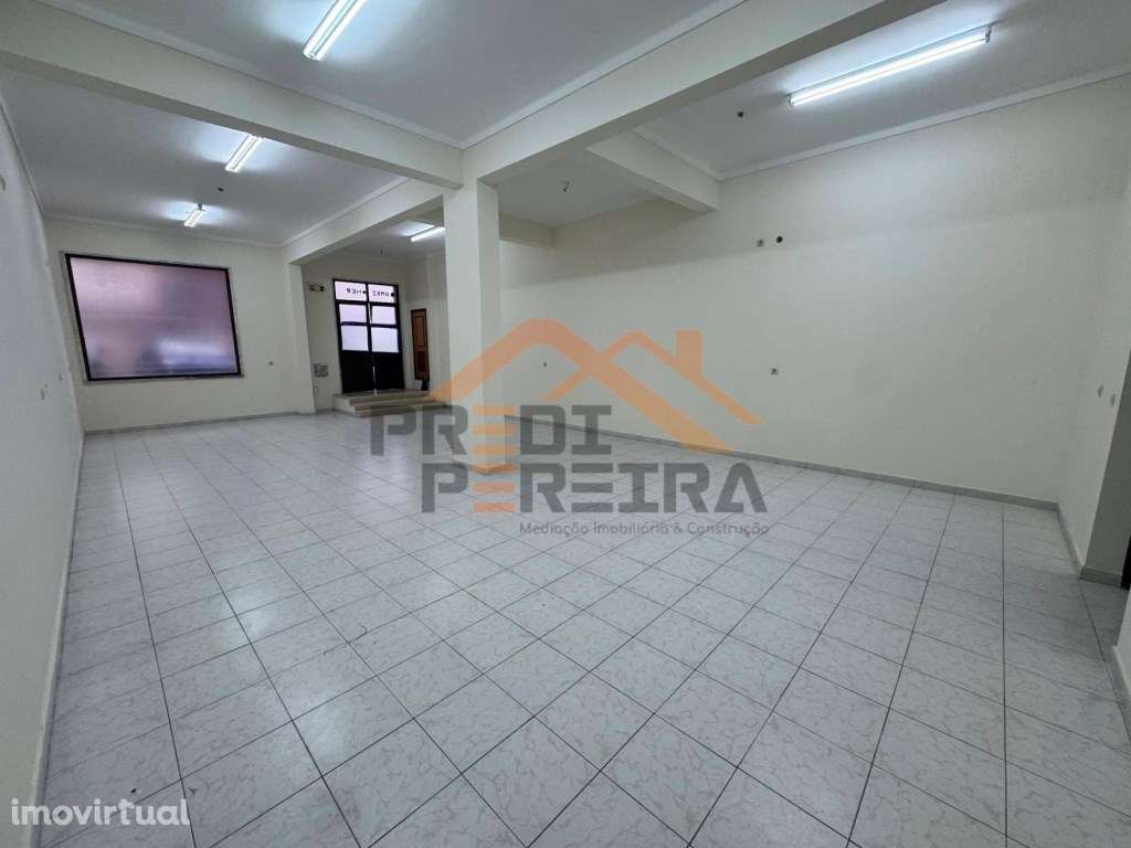 Loja com 48 m2, situada na Agualva - Cacém. - Grande imagem: 3/16