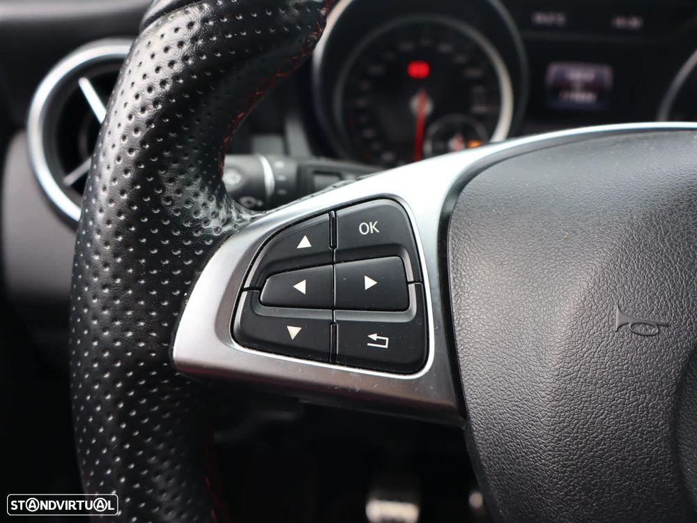 Mercedes-Benz GLA 180 d AMG Line - 11