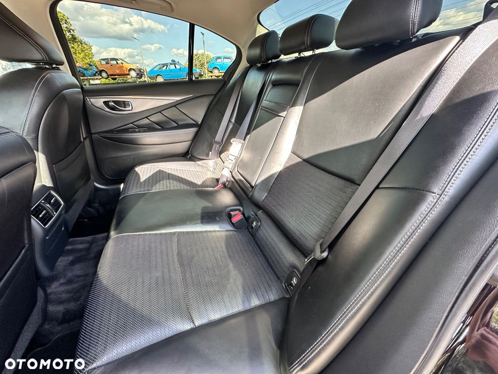 Infiniti Q50 2.0t Sport Sound Studio by Bose - 12