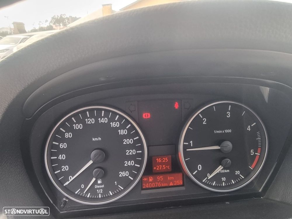 BMW 320 d Touring - 14