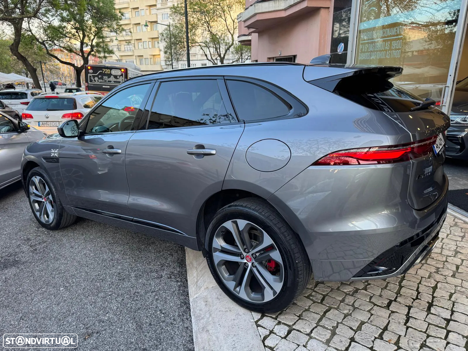 Jaguar F-Pace 2.0 P400e AWD R-Dynamic HSE - 13