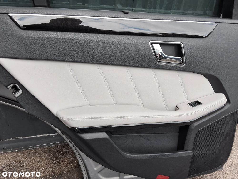 MERCEDES E-KLASA W212 LEWE TYLNE DRZWI KOMPLETNE W KOLOR 792 W ORYGINALE DO MONTAŻU Z 2010 ROK KOMBI - 15
