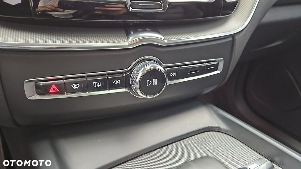 Volvo XC 60 T6 Plug-In Hybrid AWD Plus Bright - 19