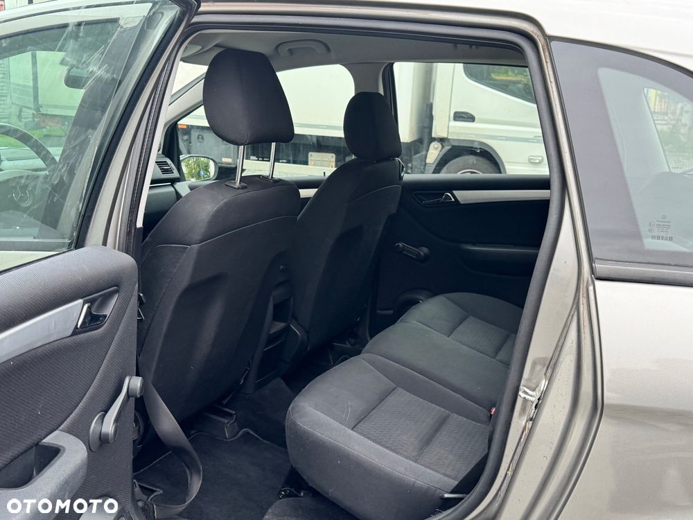 Mercedes-Benz Klasa B 180 CDI Autotronic - 36