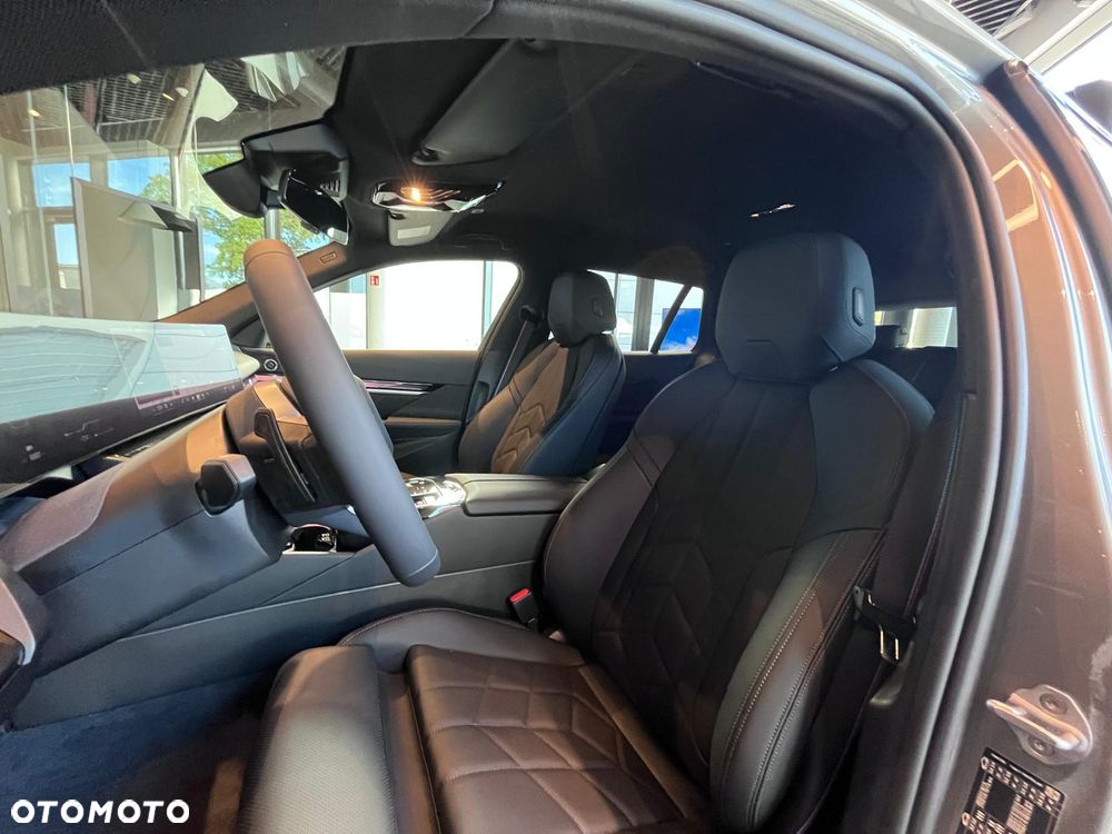BMW Seria 5 520d xDrive mHEV M Sport - 12