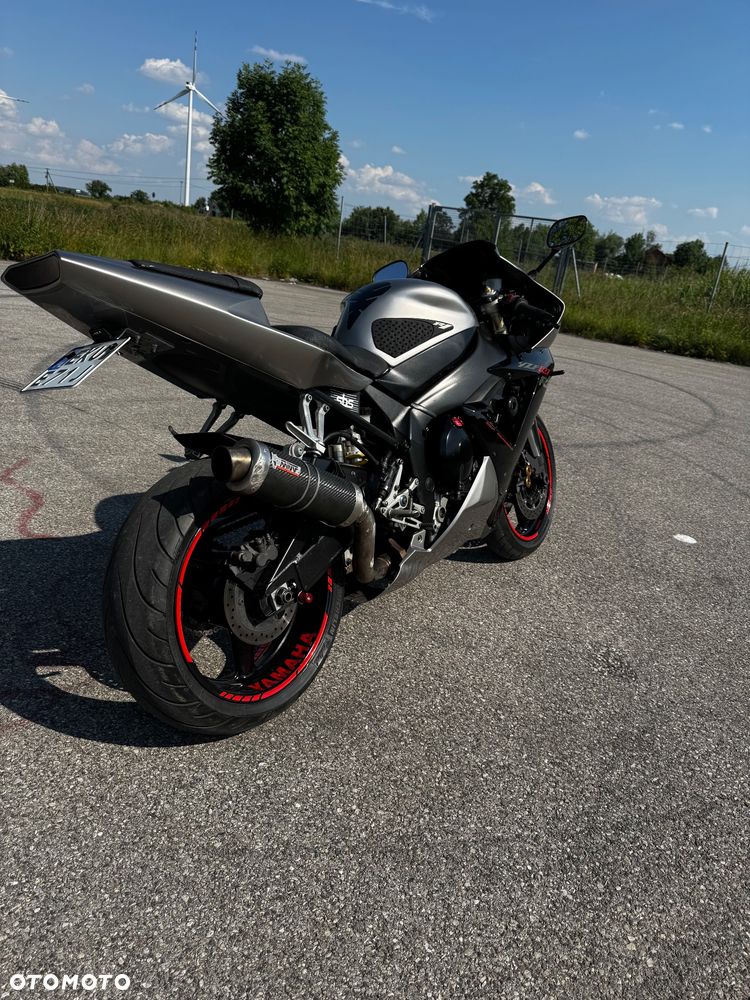 Yamaha R1 - 2