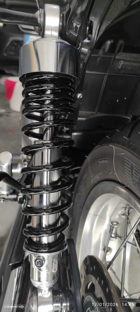 Triumph Bonneville - 12