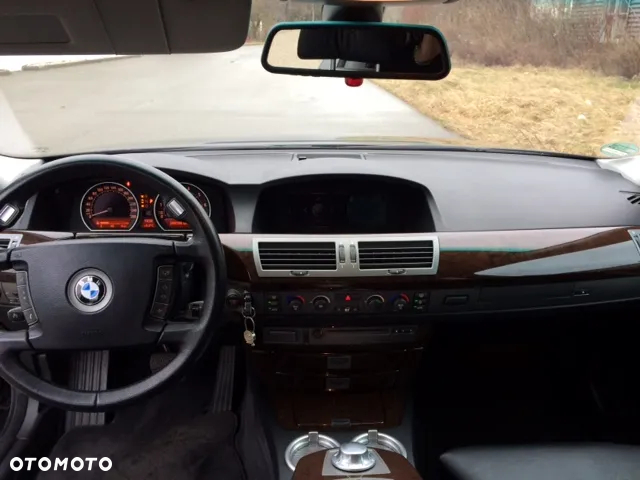 BMW Seria 7 745i - 22