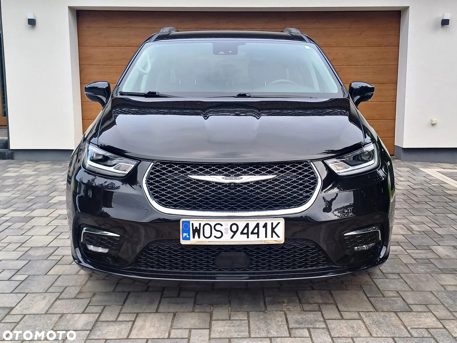 Chrysler Pacifica - 2