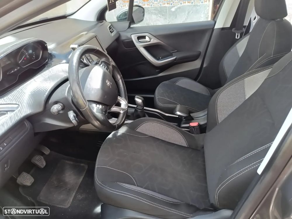 Peugeot 2008 1.2 PureTech Style - 4