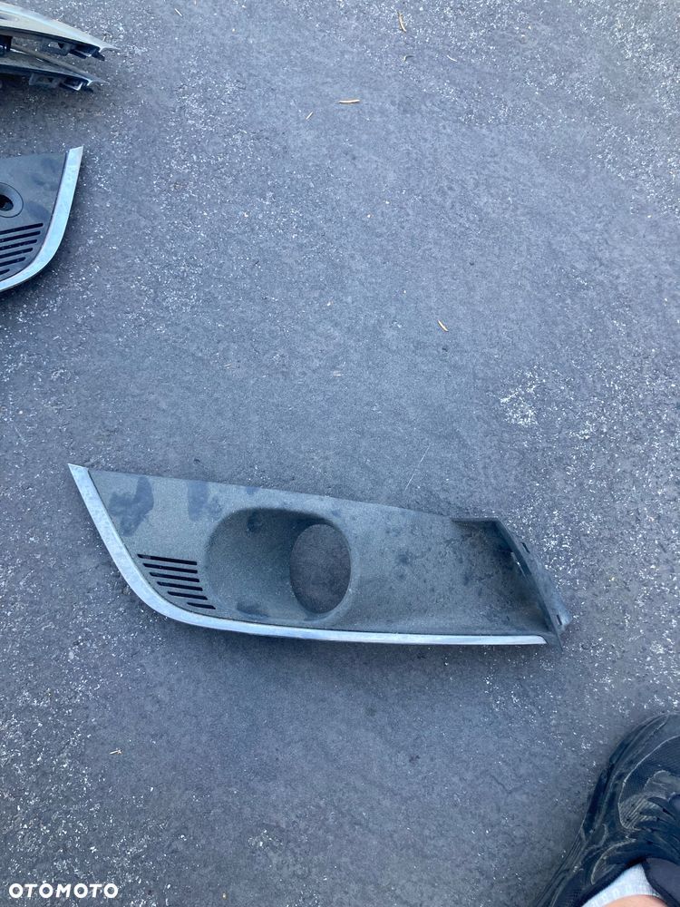 RENAULT Megane IV 4 lewa chrom kratka połysk ZDERZAKA  przedniego KRATKA halogenu W ZDERZAK  przedni  zaślepka na halogen - 1