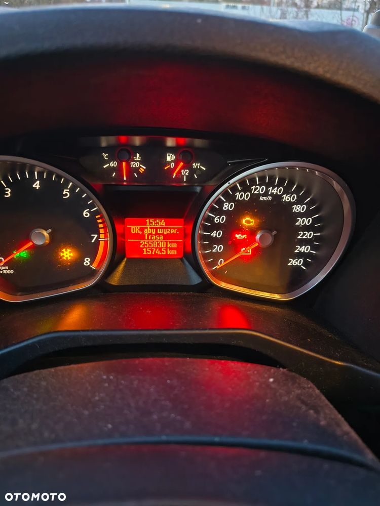 Ford Mondeo 1.6 Ghia - 8