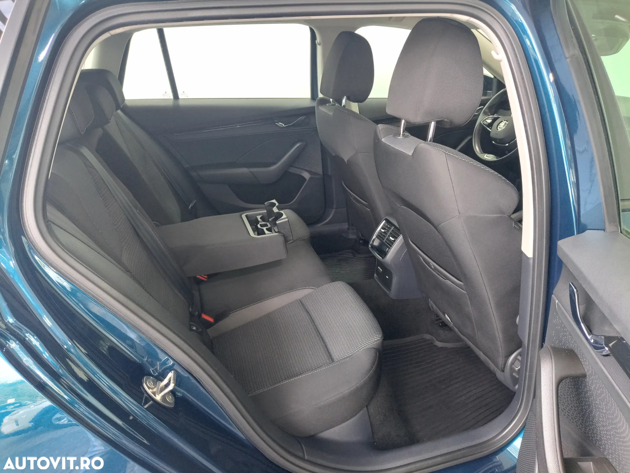 Skoda Octavia Combi 2.0 TDI DSG Ambition - 28