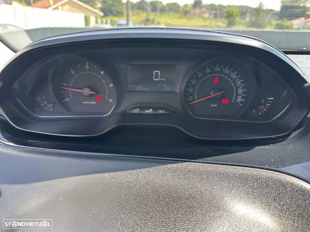 Peugeot 208 hdi active - 31