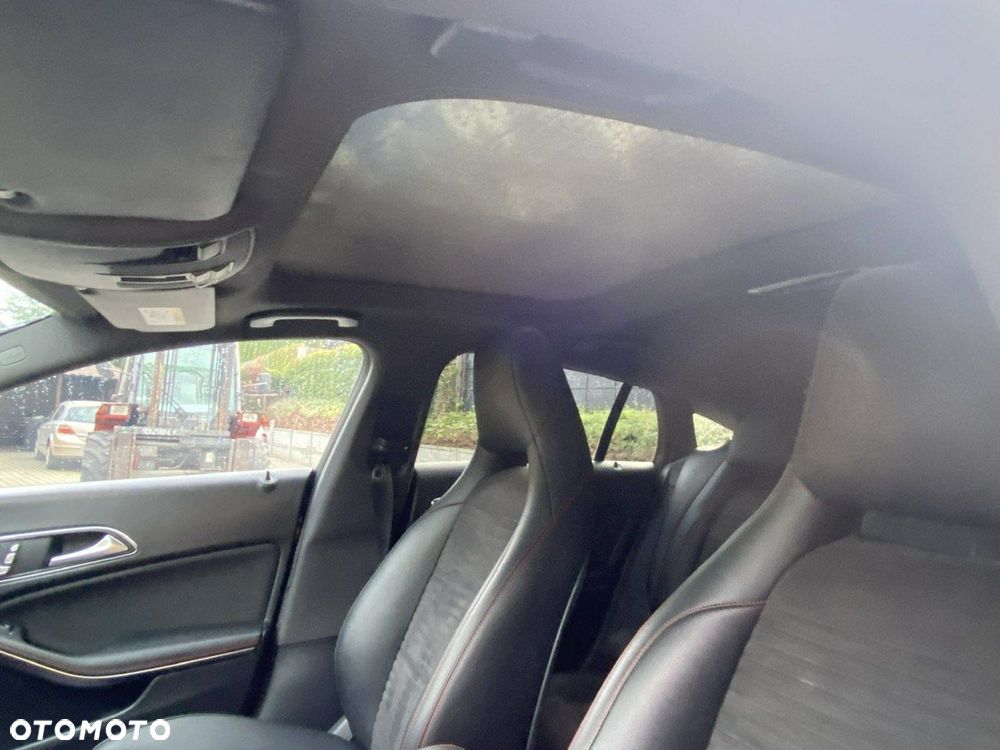 Mercedes-Benz CLA 180 7G-DCT - 17