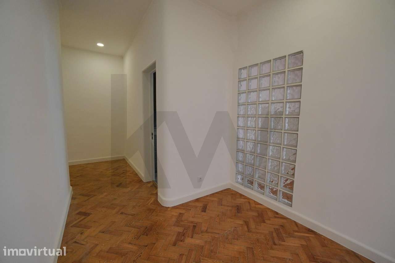 Apartamento T4+1 com garagem na Avenida Defensores de Chaves - Grande imagem: 3/15