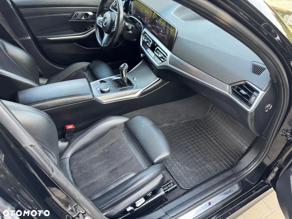 BMW Seria 3 318d Edition M Sport Shadow - 32