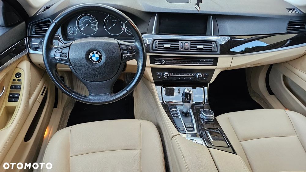 BMW Seria 5 528i xDrive Sport-Aut Luxury Line - 8
