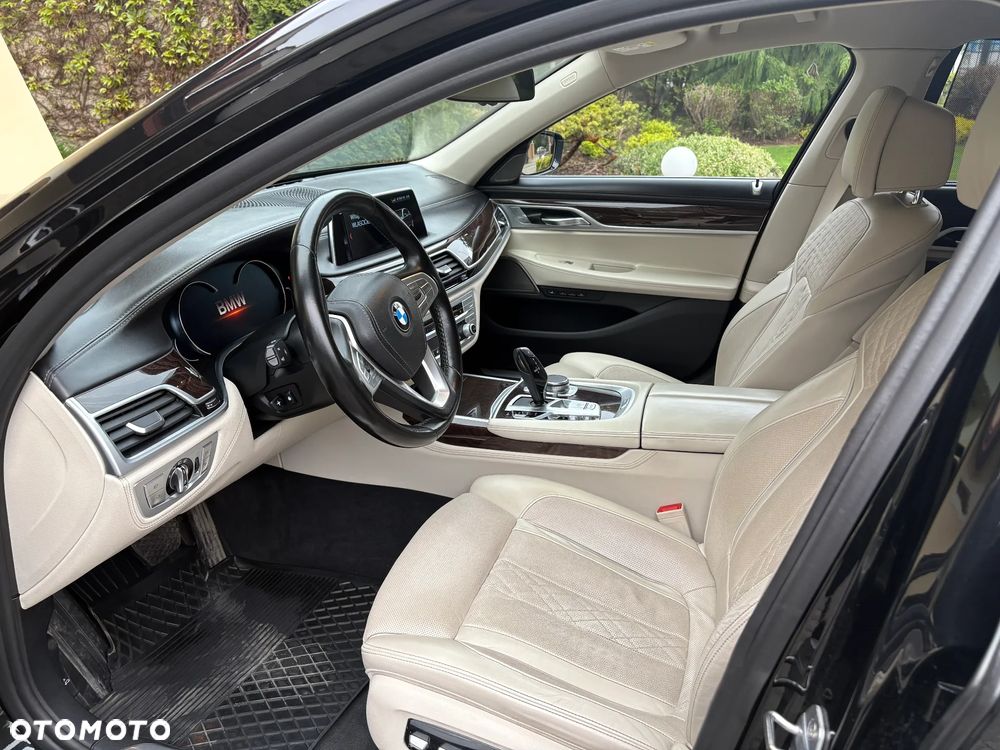 BMW Seria 7 750i xDrive - 5