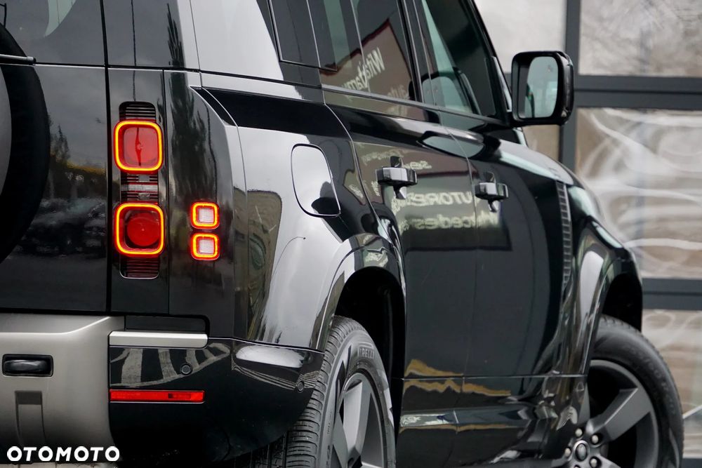 Land Rover Defender 110 D250 X-Dynamic SE - 16