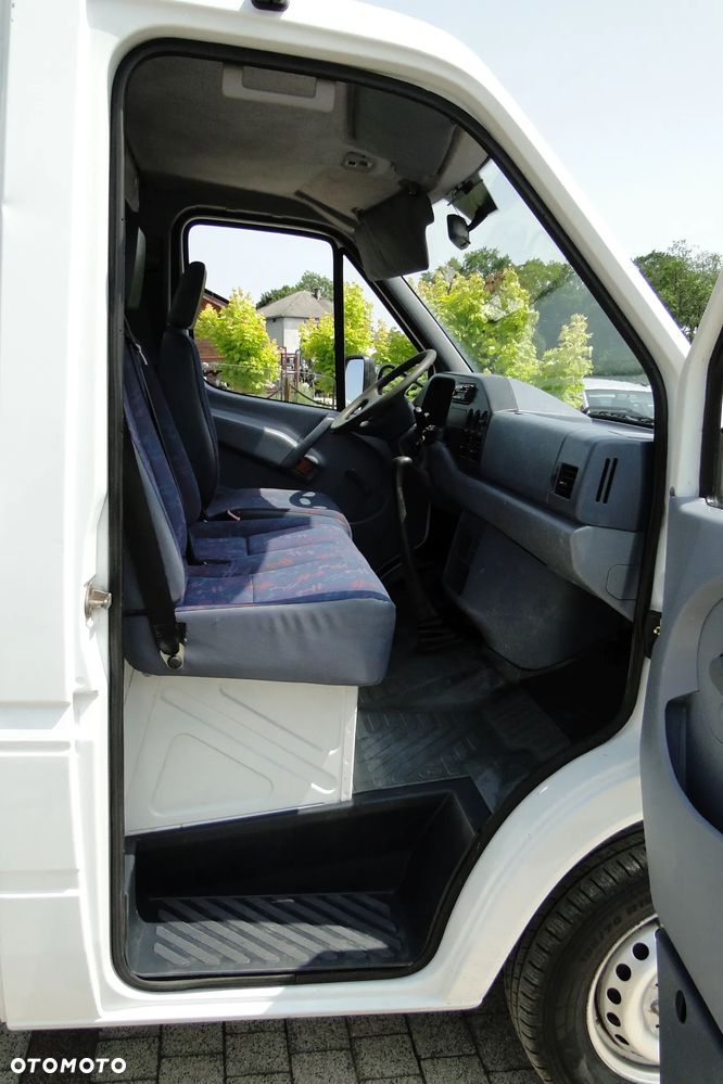 Mercedes-Benz Sprinter 208 - 10