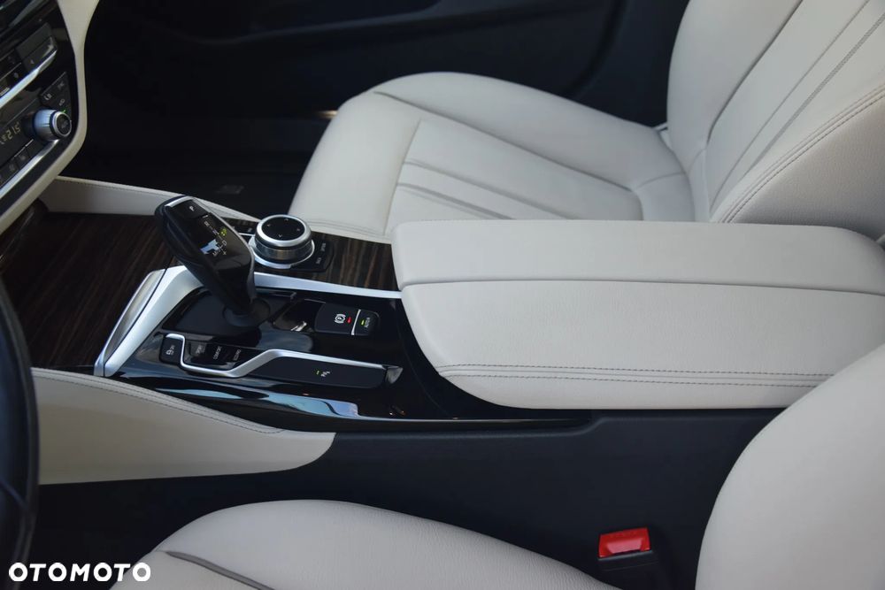 BMW Seria 5 520d xDrive Luxury Line - 36