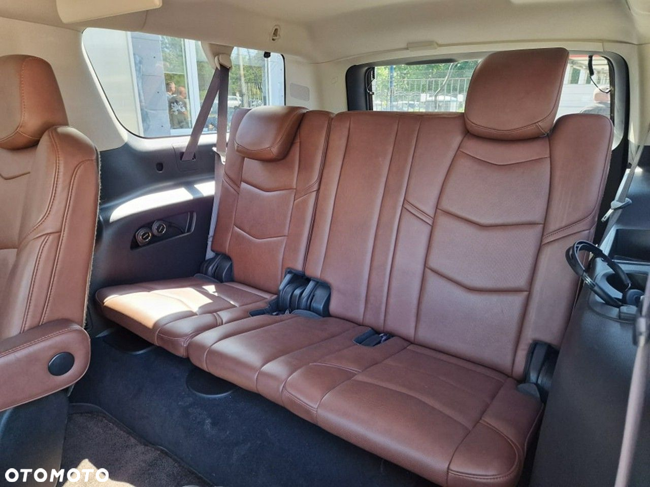 Cadillac Escalade - 35
