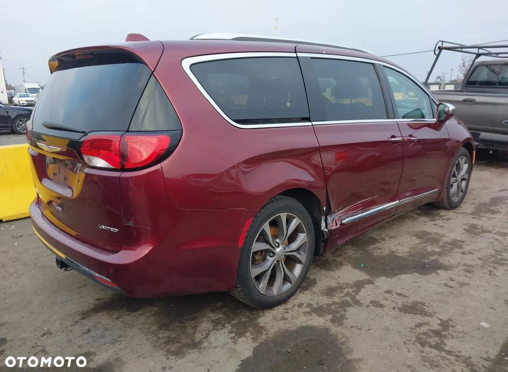 Chrysler Pacifica - 4