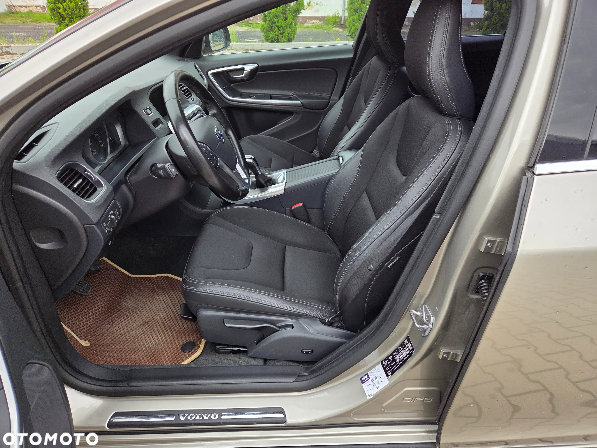 Volvo V60 D3 Momentum - 14