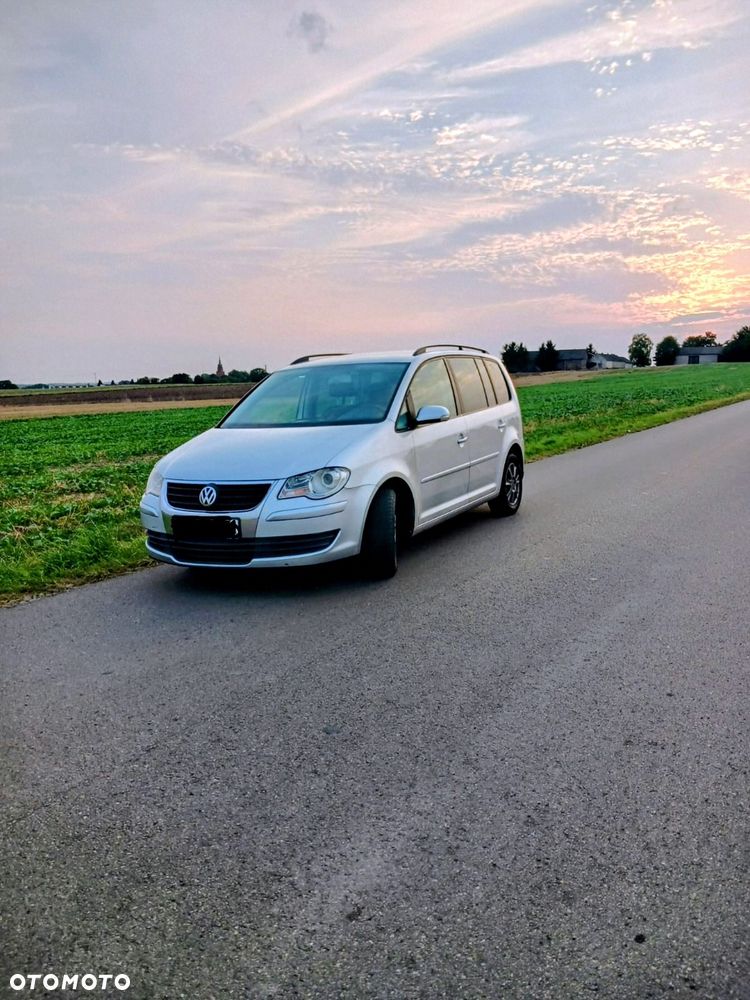 Volkswagen Touran - 1