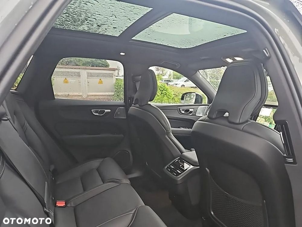 Volvo XC 60 B5 B AWD Ultra Black Edition - 11