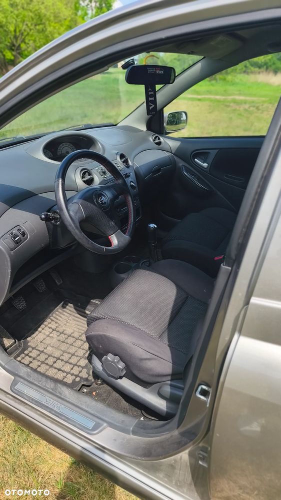 Toyota Yaris - 5