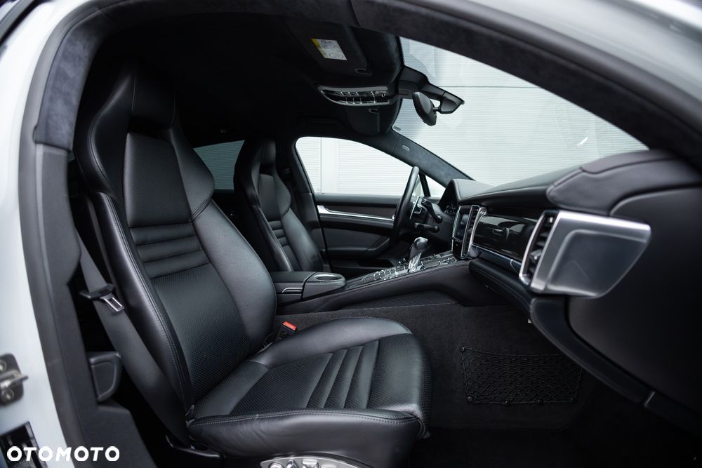 Porsche Panamera GTS PDK - 23