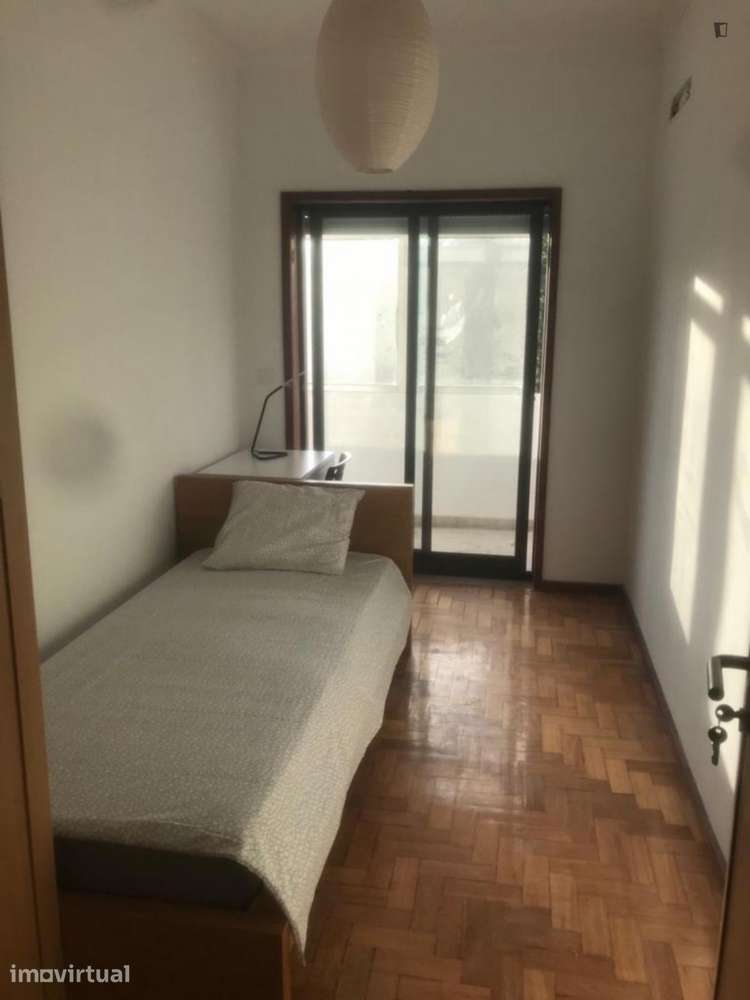 Quarto - localizado em Cedofeita Porto - Grande imagem: 4/14