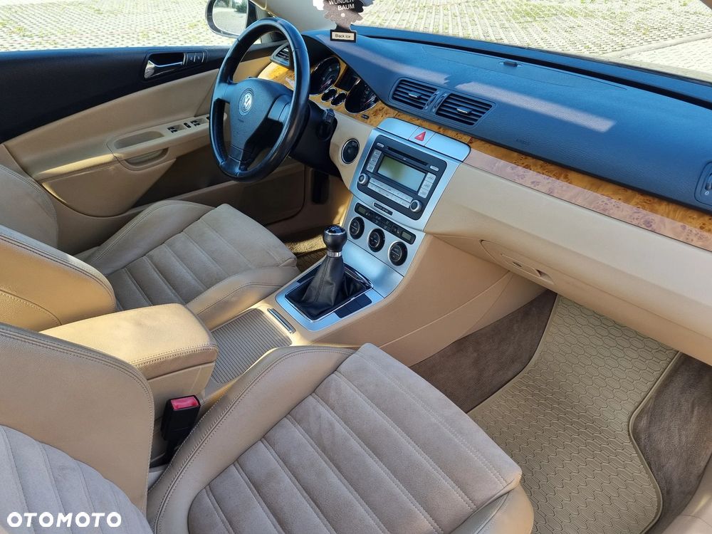 Volkswagen Passat - 11