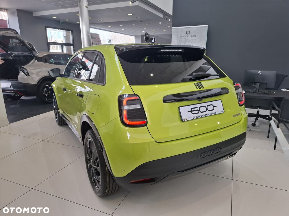 Fiat 600 1.2 Turbo Sport eDCT - 3