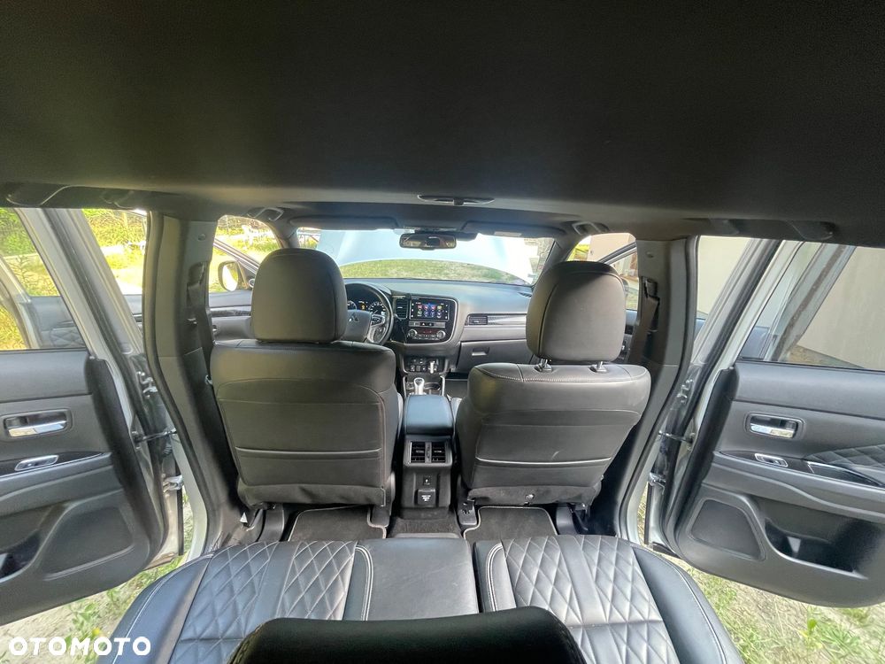 Mitsubishi Outlander - 10