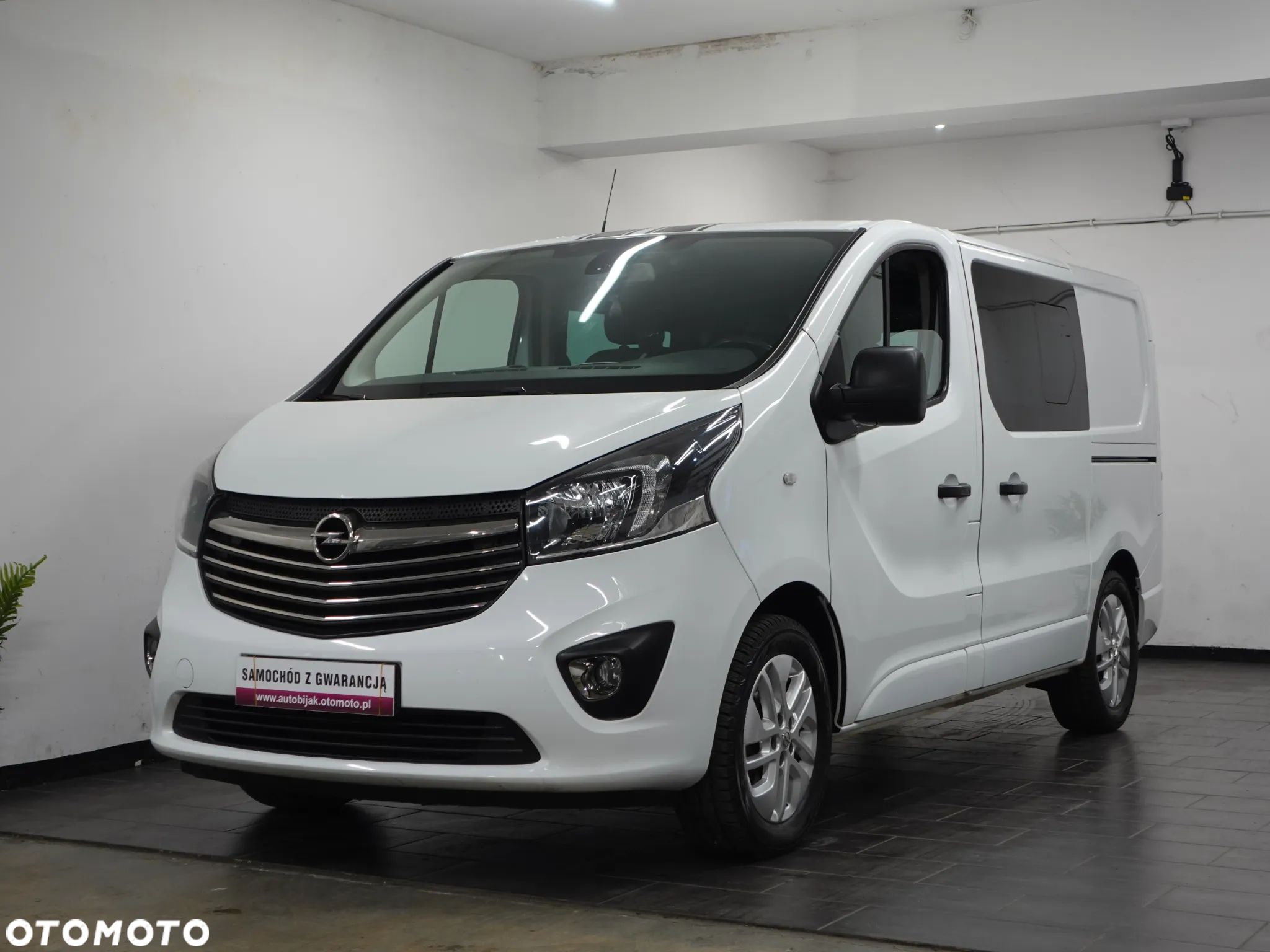 Opel Vivaro - 1