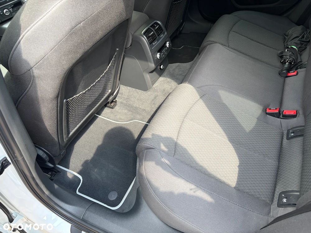 Audi A6 Avant 2.0 TDI Ultra S tronic - 11