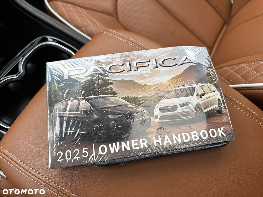 Chrysler Pacifica - 30