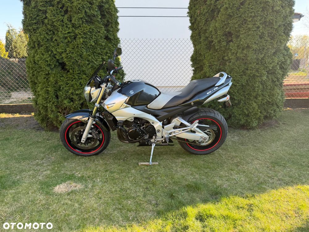 Suzuki GSR - 3