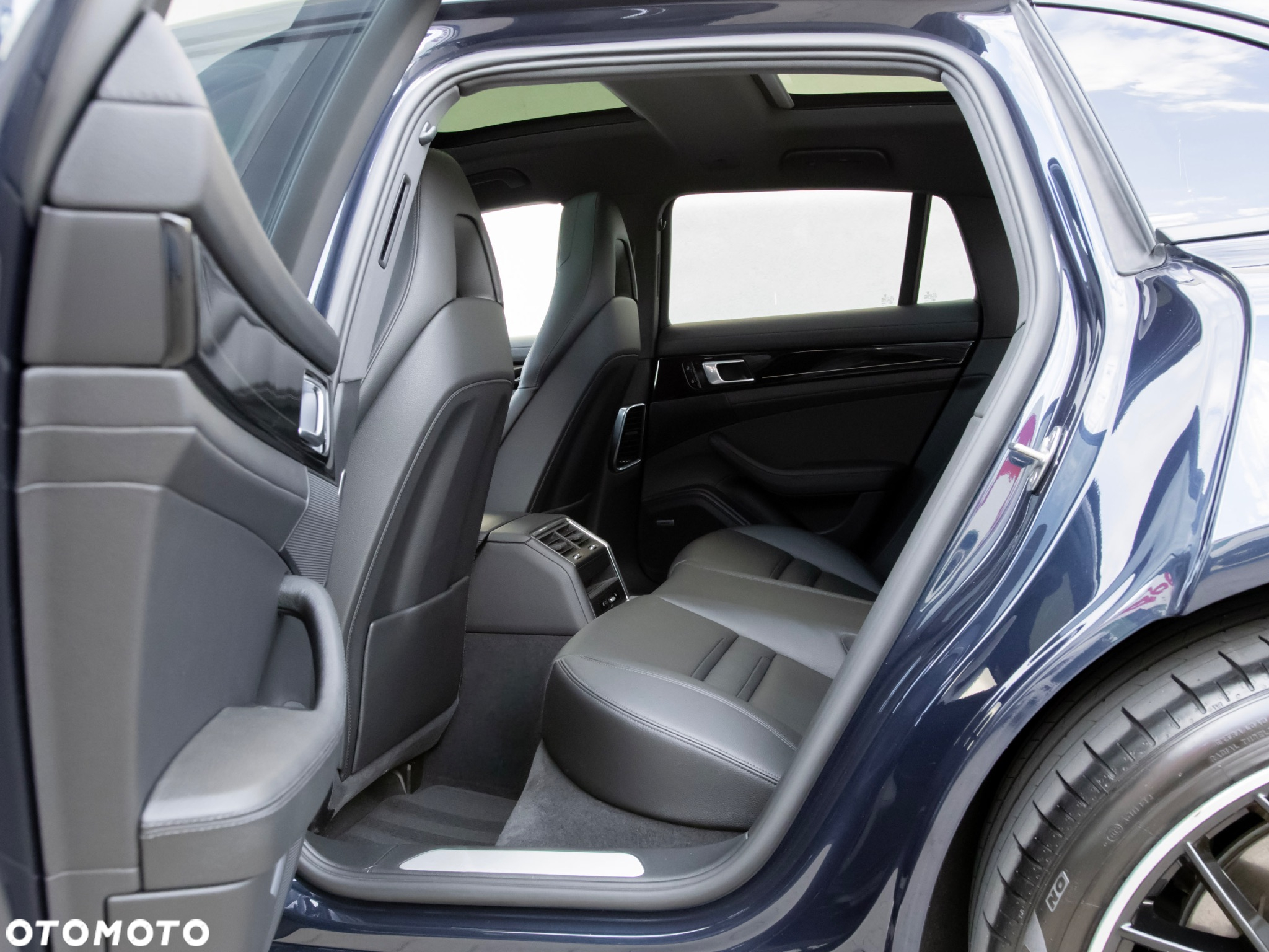 Porsche Panamera 4 10 Years Edition - 34