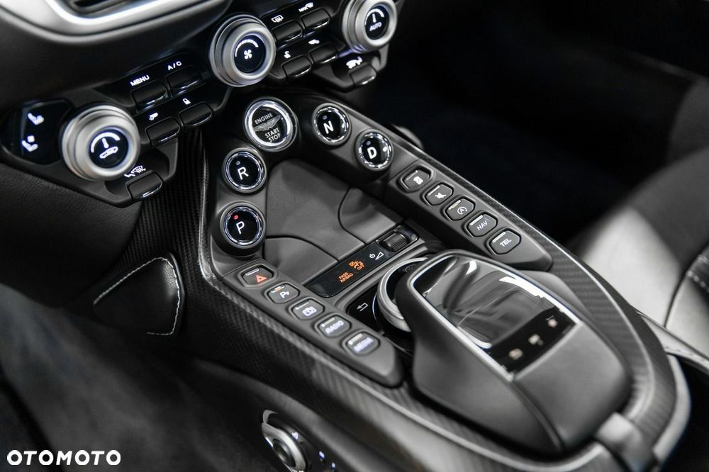 Aston Martin Vantage - 34