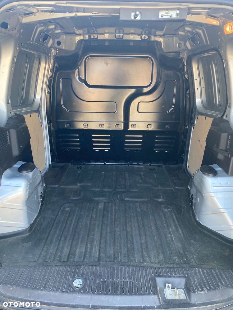 Ford Transit Courier - 8