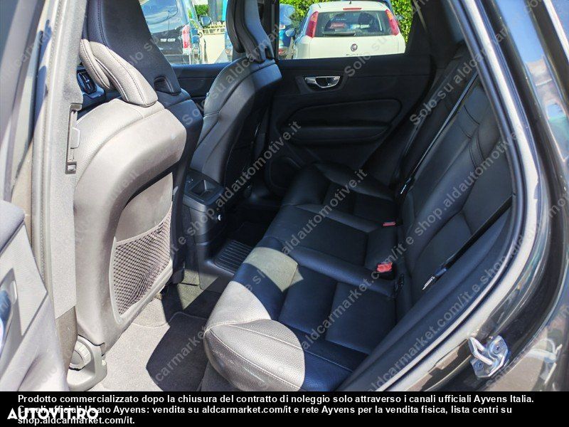 Volvo XC 60 T8 Twin Engine AWD Momentum - 4