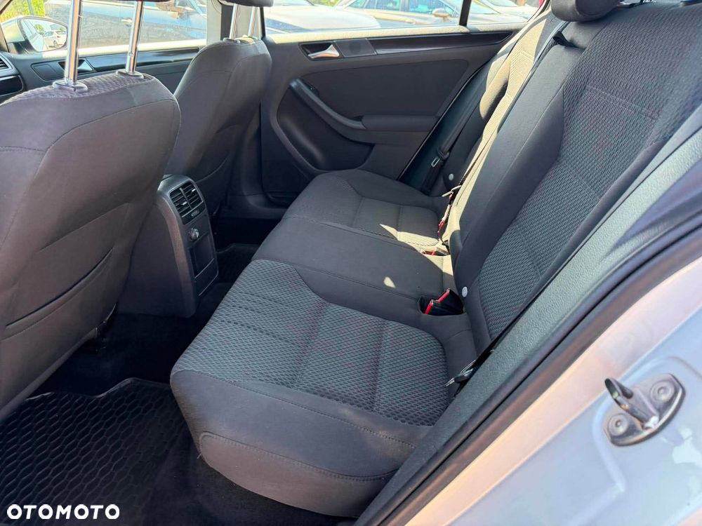 Volkswagen Jetta 1.6 TDI BMT Comfortline DSG - 12