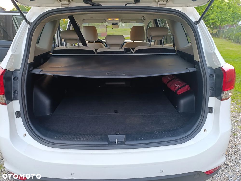 Kia Carens - 27