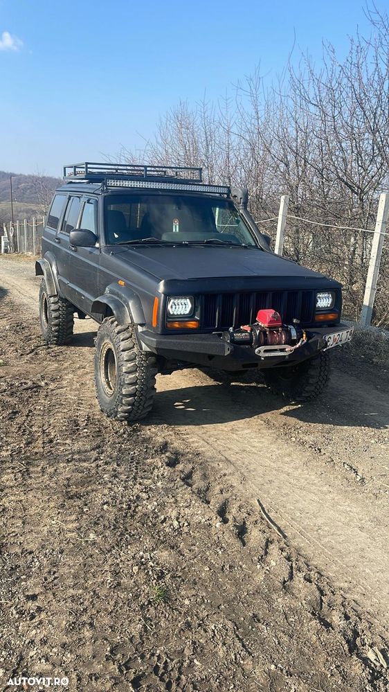 Jeep Cherokee - 1
