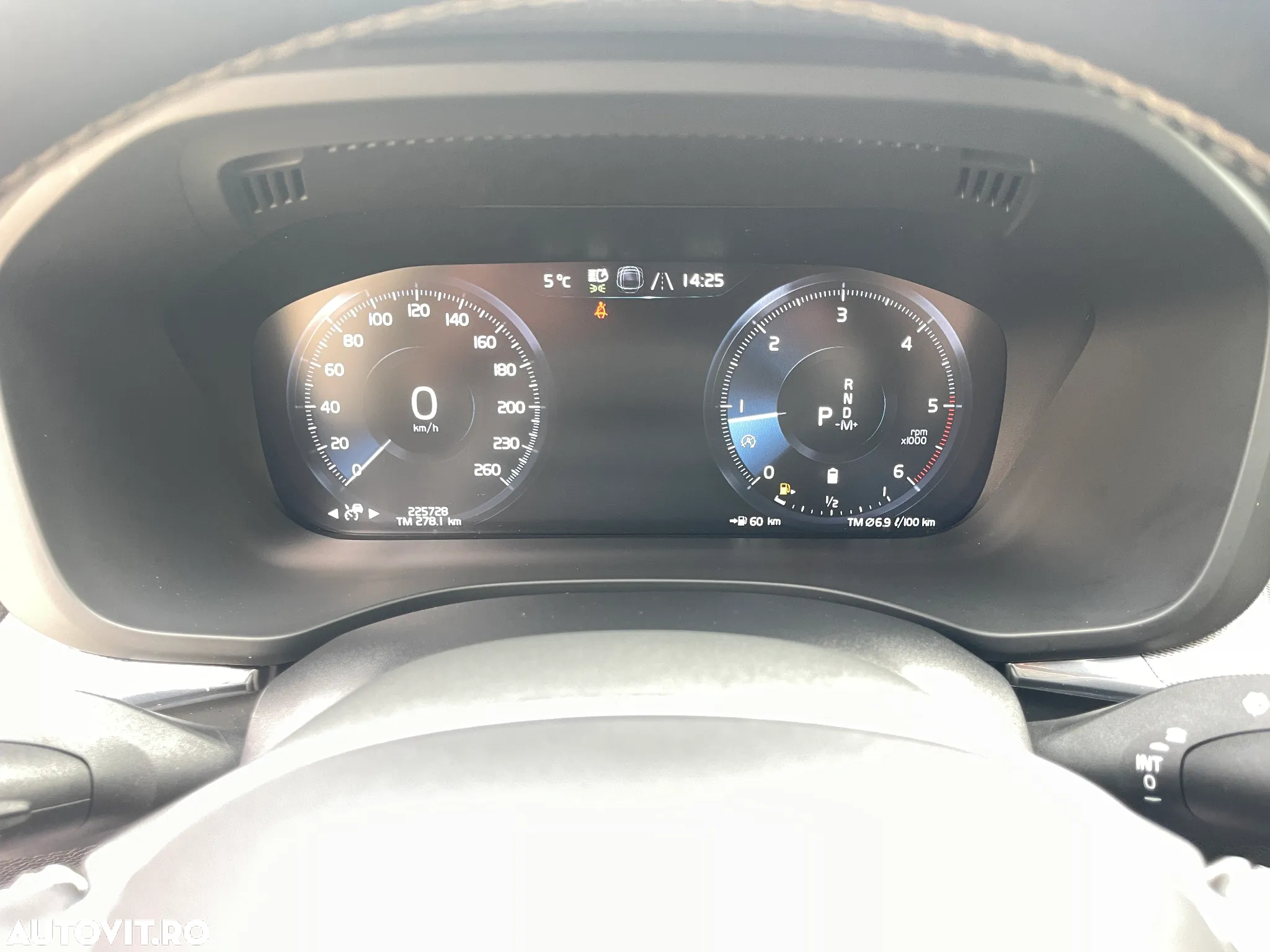 Volvo XC 60 B4 MHEV R-Design - 39
